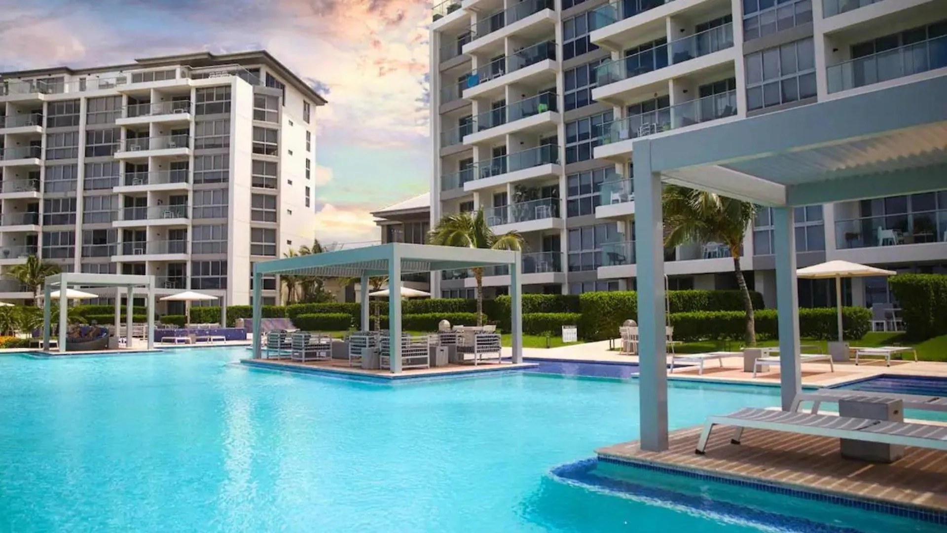Modern Apartments Oranjestad-West, Aruba Palm Beach